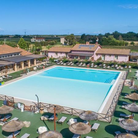 Fattoria Palazzeta - Pet & Family Friendly Aparthotel Чечина Екстериор снимка