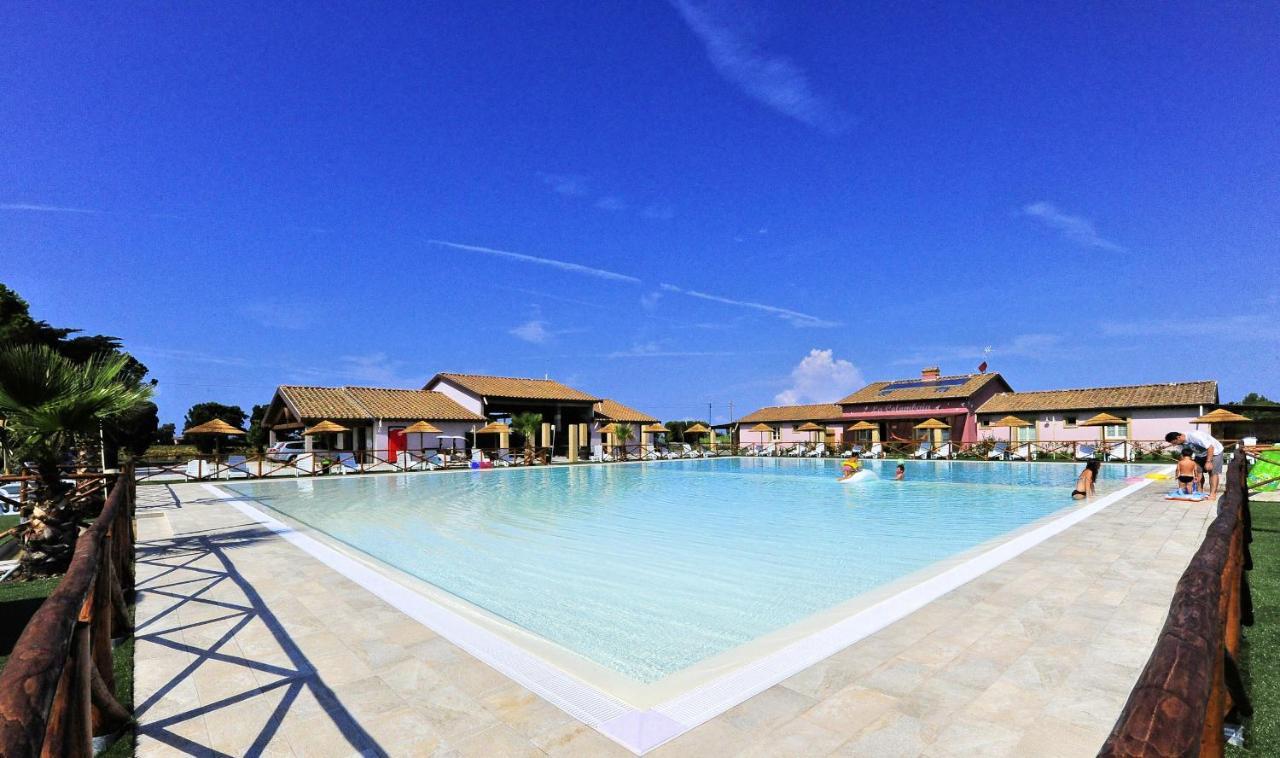 Fattoria Palazzeta - Pet & Family Friendly Aparthotel Чечина Екстериор снимка