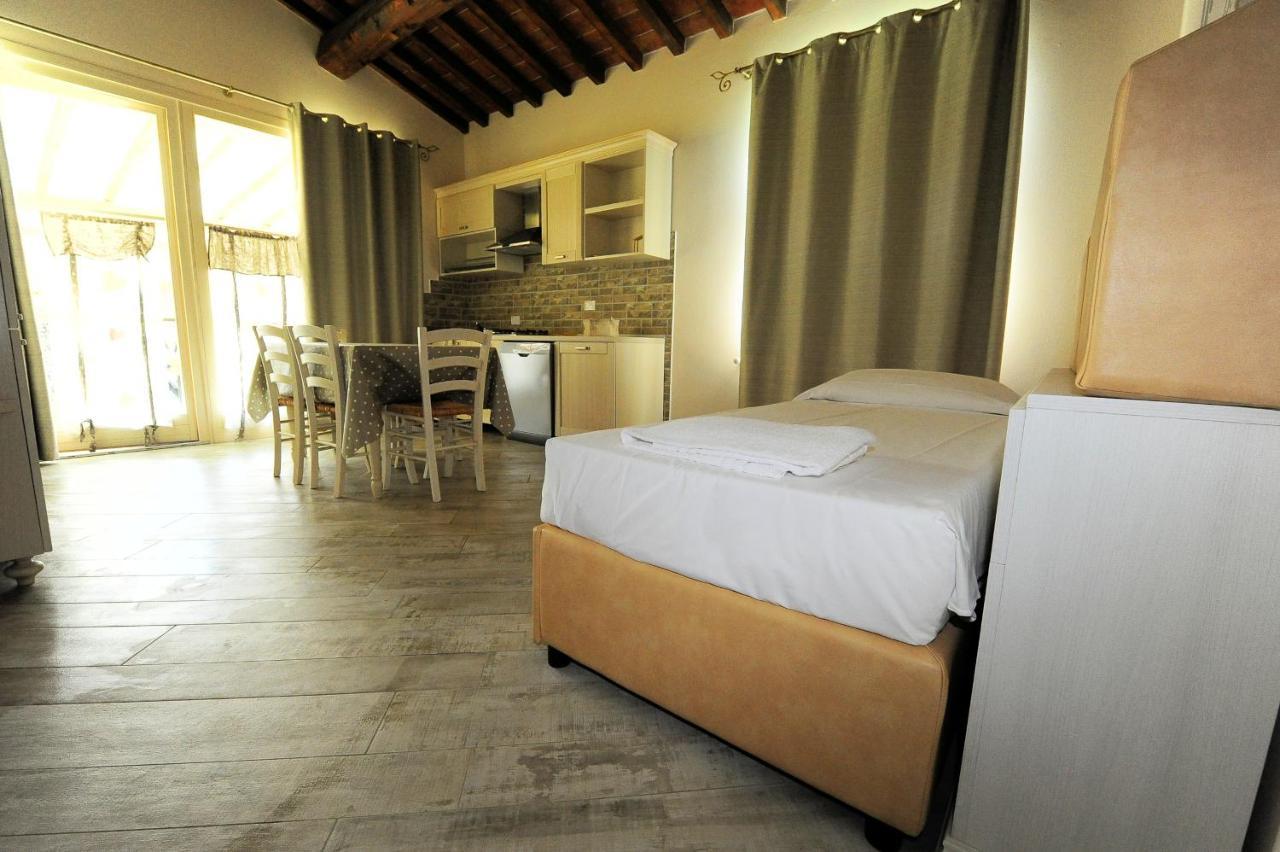 Fattoria Palazzeta - Pet & Family Friendly Aparthotel Чечина Екстериор снимка