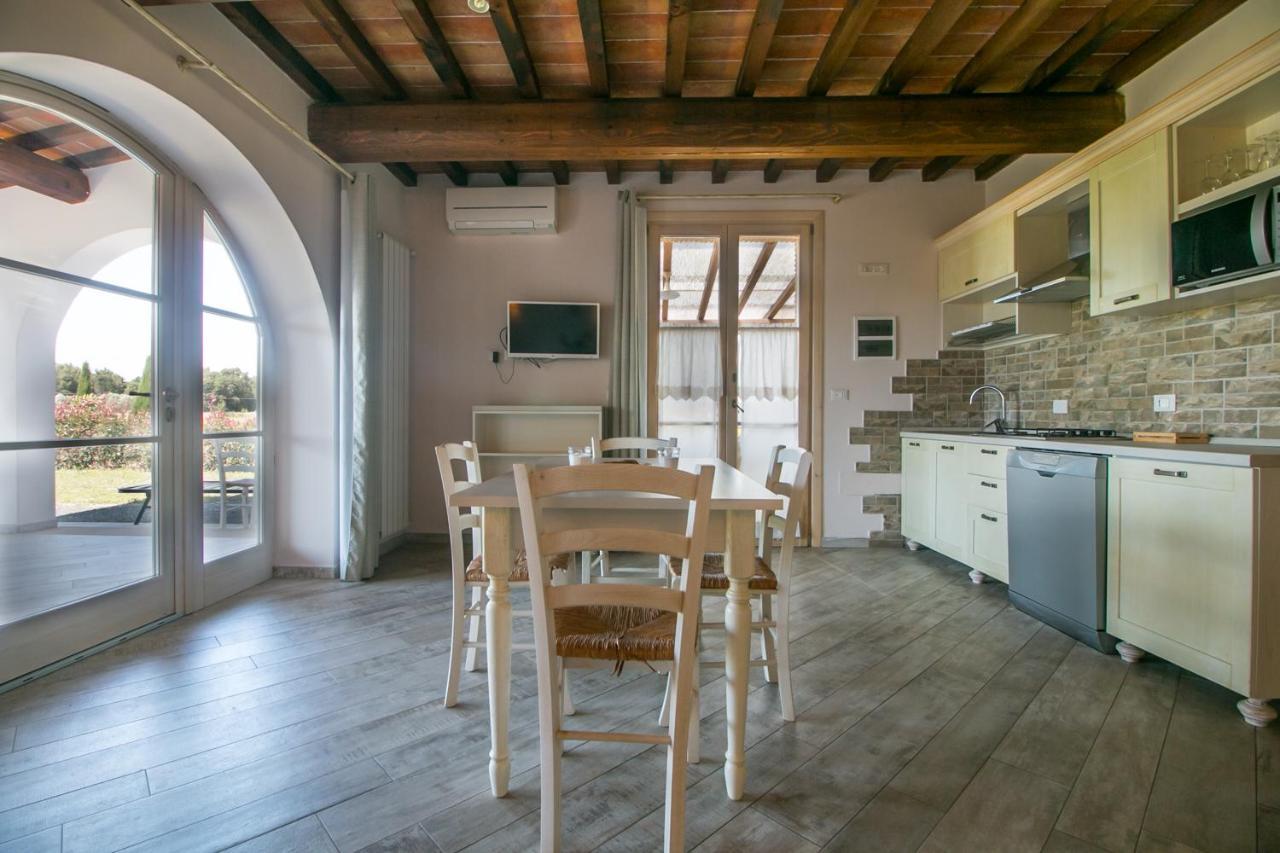 Fattoria Palazzeta - Pet & Family Friendly Aparthotel Чечина Екстериор снимка
