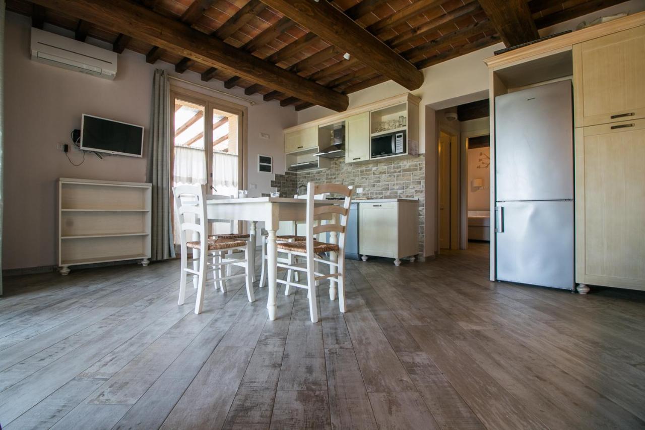 Fattoria Palazzeta - Pet & Family Friendly Aparthotel Чечина Екстериор снимка