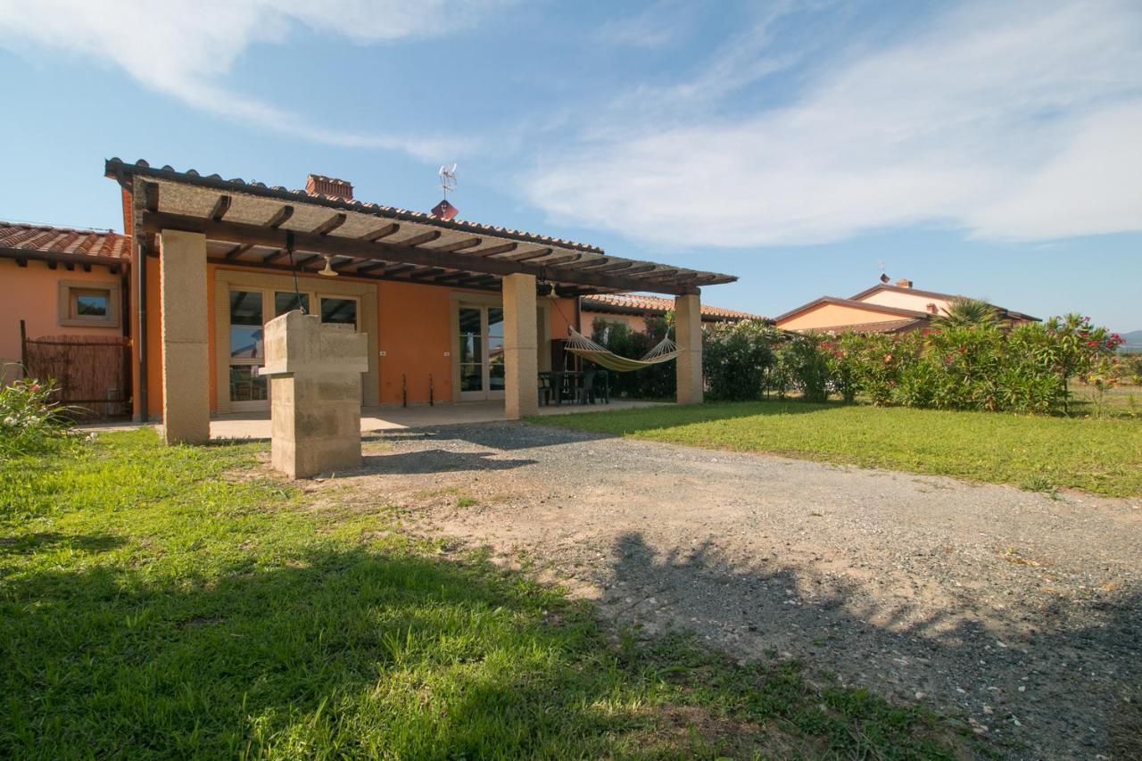 Fattoria Palazzeta - Pet & Family Friendly Aparthotel Чечина Екстериор снимка