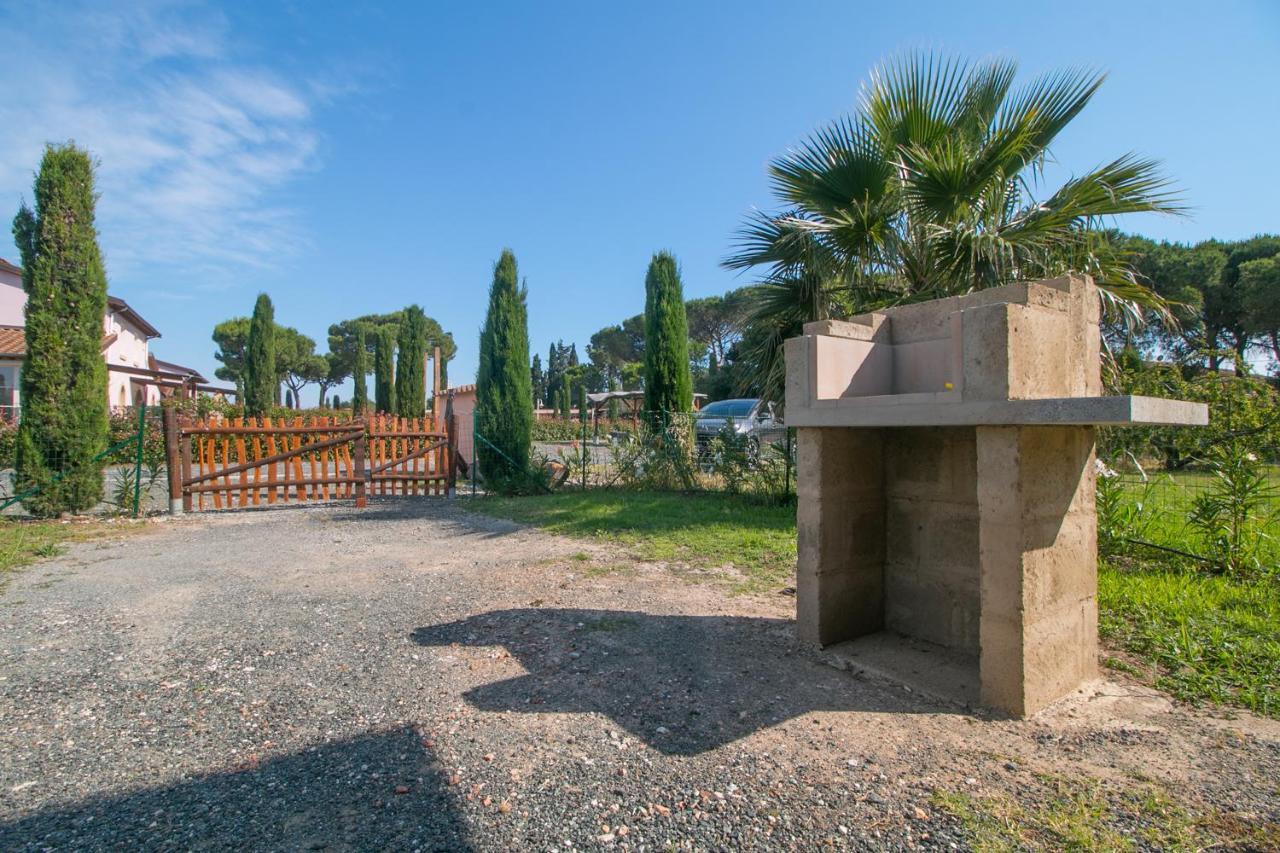 Fattoria Palazzeta - Pet & Family Friendly Aparthotel Чечина Екстериор снимка