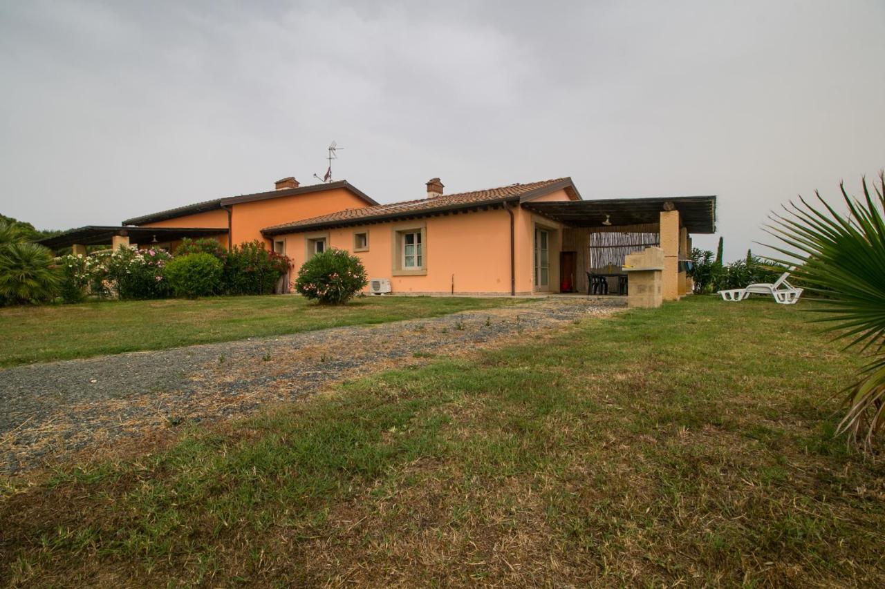 Fattoria Palazzeta - Pet & Family Friendly Aparthotel Чечина Екстериор снимка
