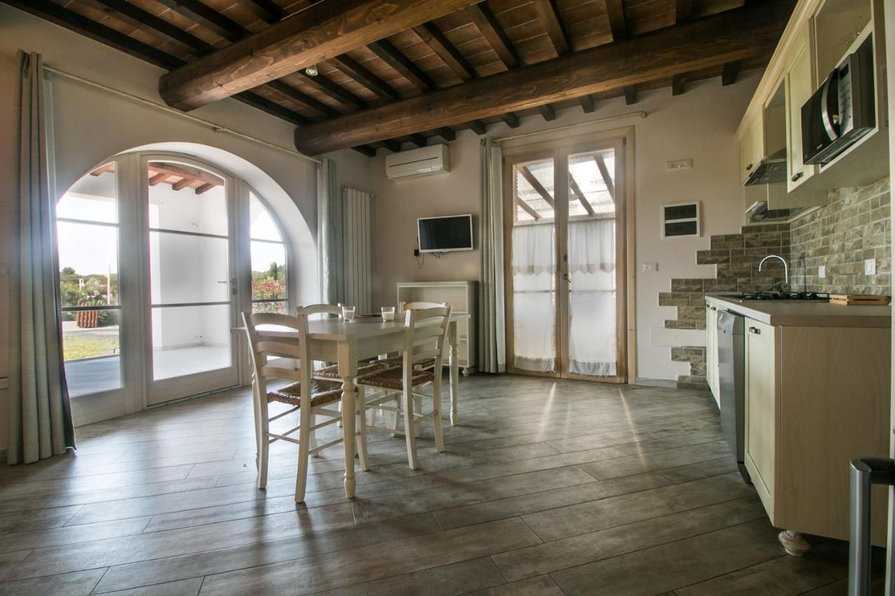 Fattoria Palazzeta - Pet & Family Friendly Aparthotel Чечина Екстериор снимка