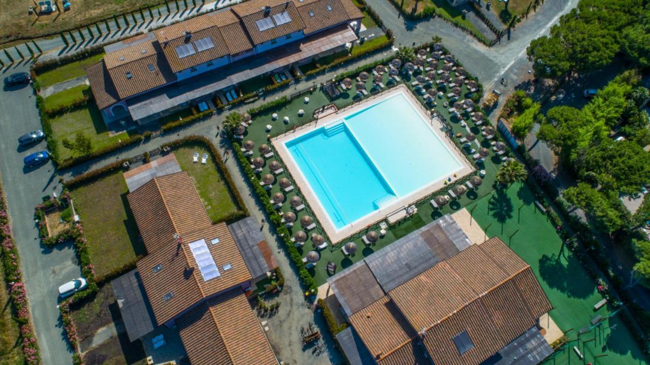 Fattoria Palazzeta - Pet & Family Friendly Aparthotel Чечина Екстериор снимка
