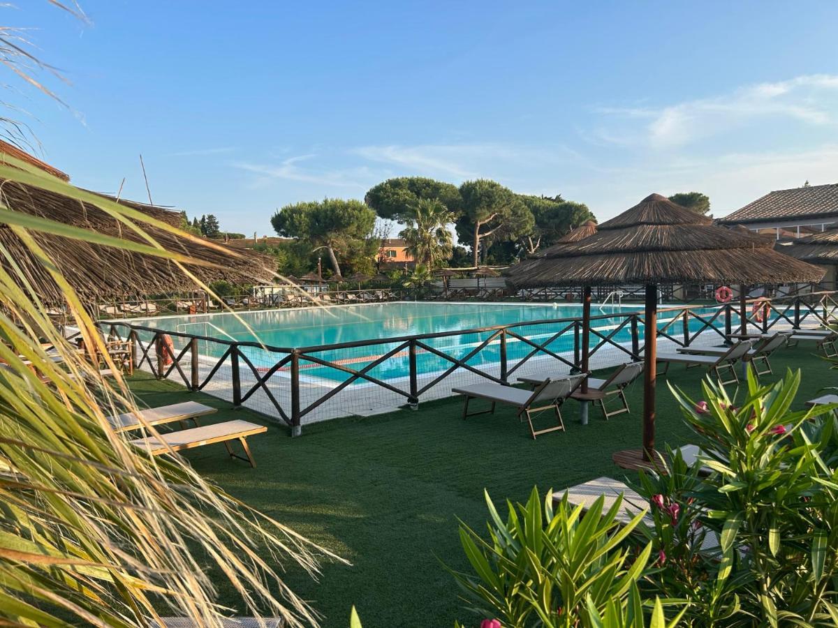 Fattoria Palazzeta - Pet & Family Friendly Aparthotel Чечина Екстериор снимка
