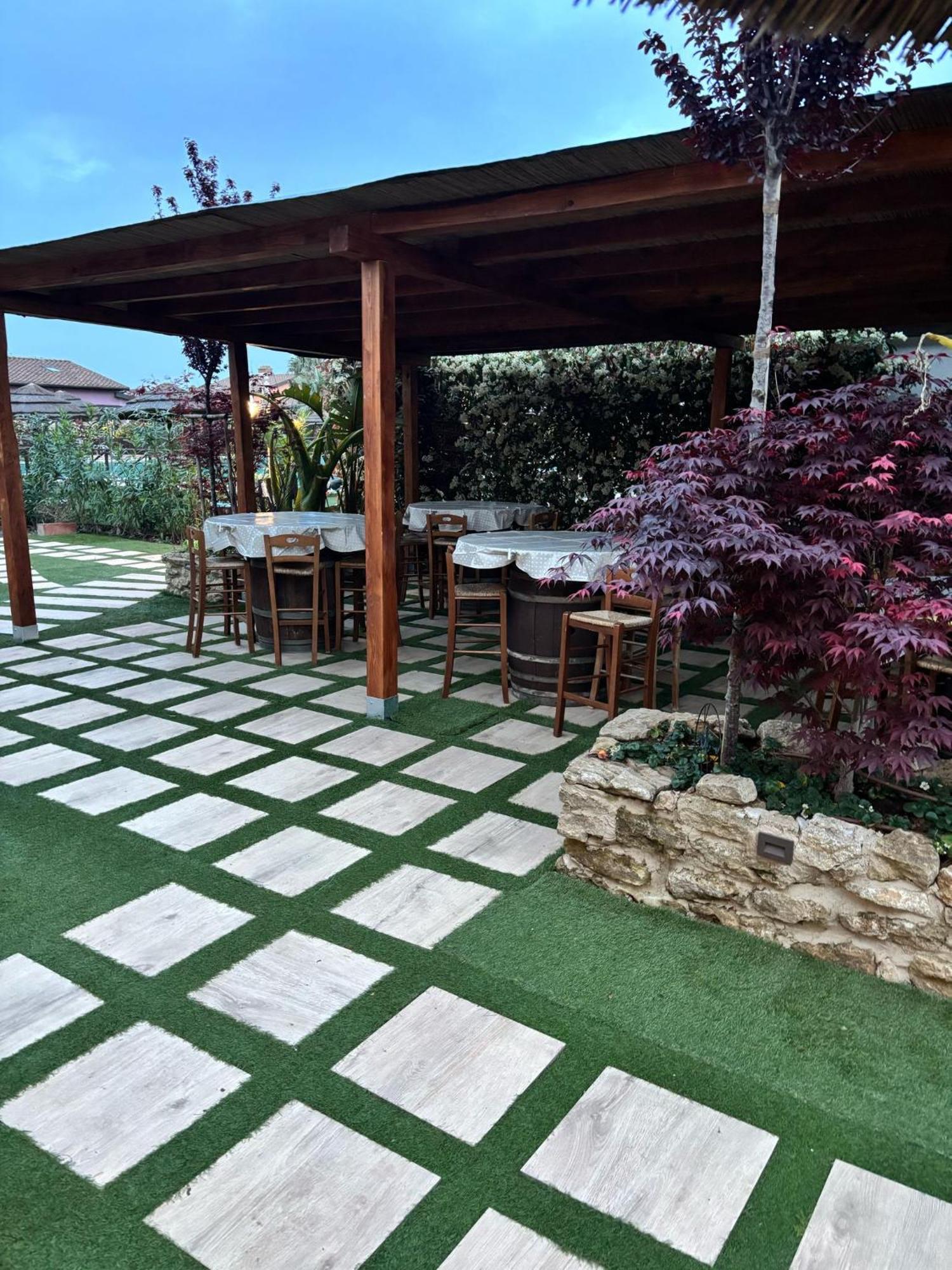 Fattoria Palazzeta - Pet & Family Friendly Aparthotel Чечина Екстериор снимка